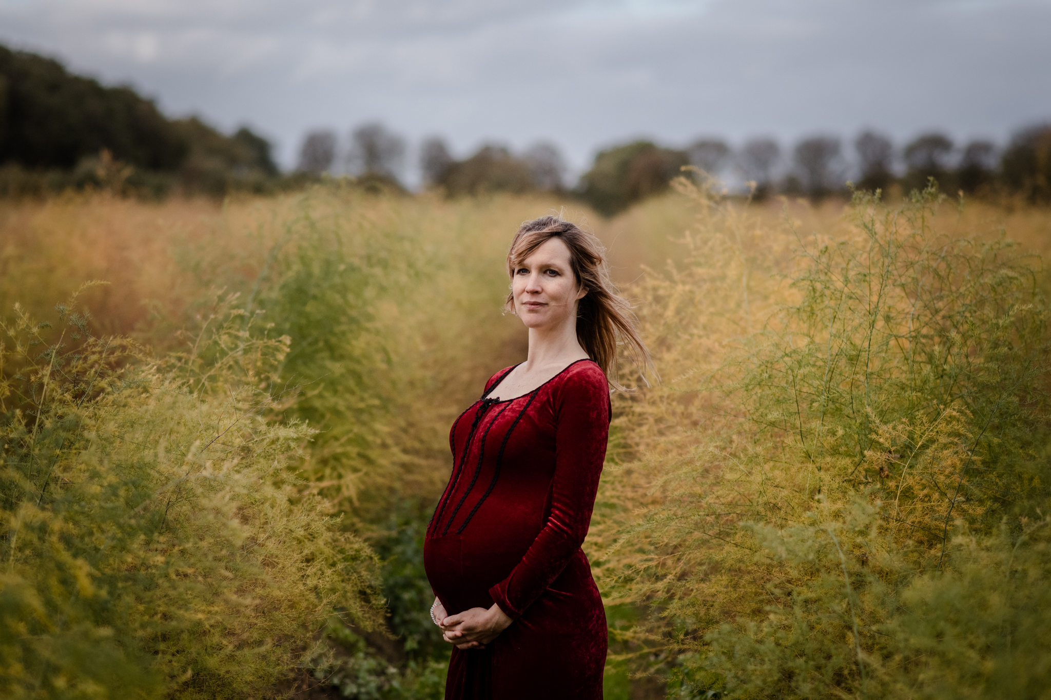 Zwangerschapsshoot: Gothic in de Alphense bossen